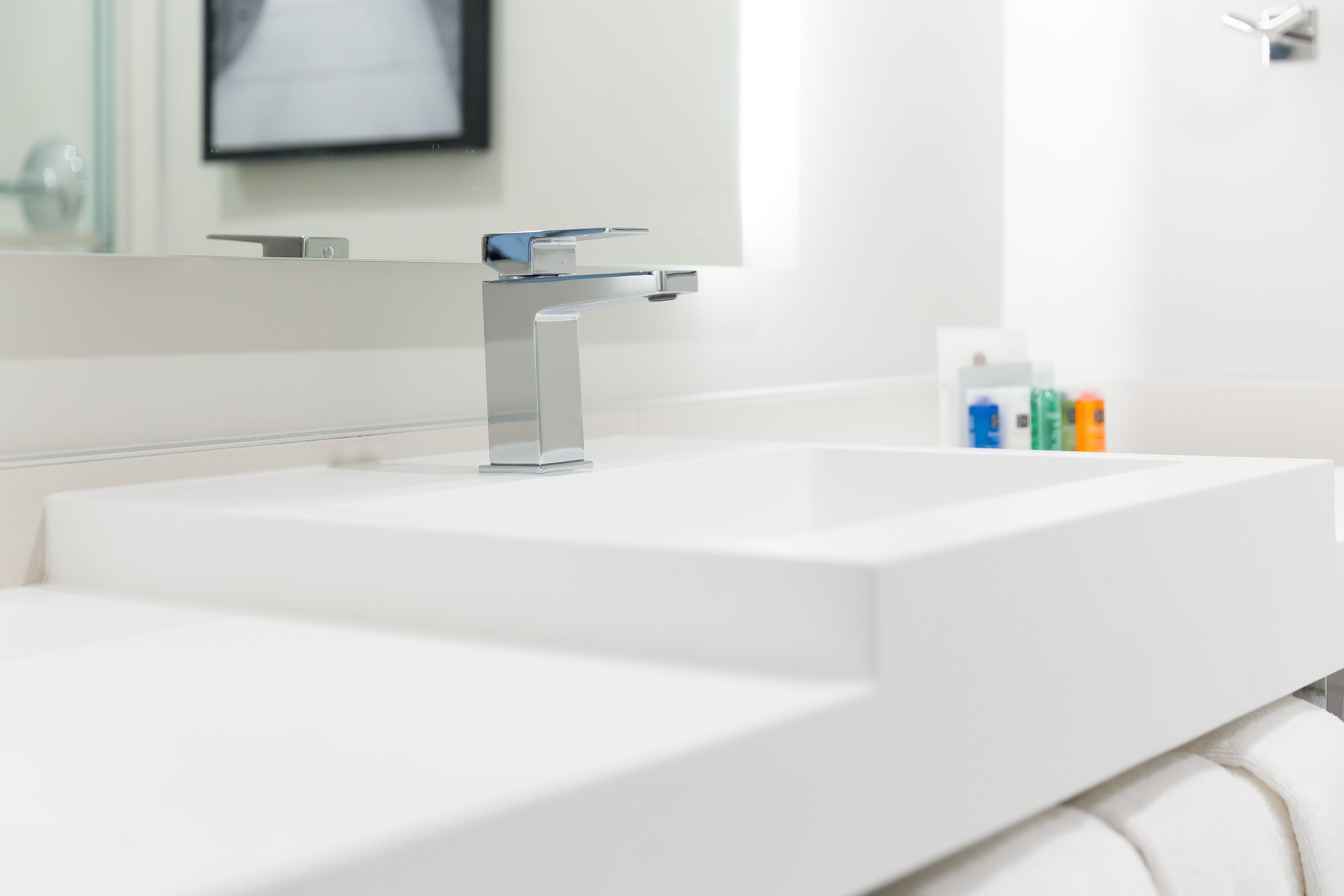 combined shower/bathtub, eco-friendly toiletries, hair dryer, towels