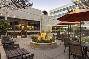 Garden - Radisson Hotel Sunnyvale – Silicon Valley (Sunnyvale)
