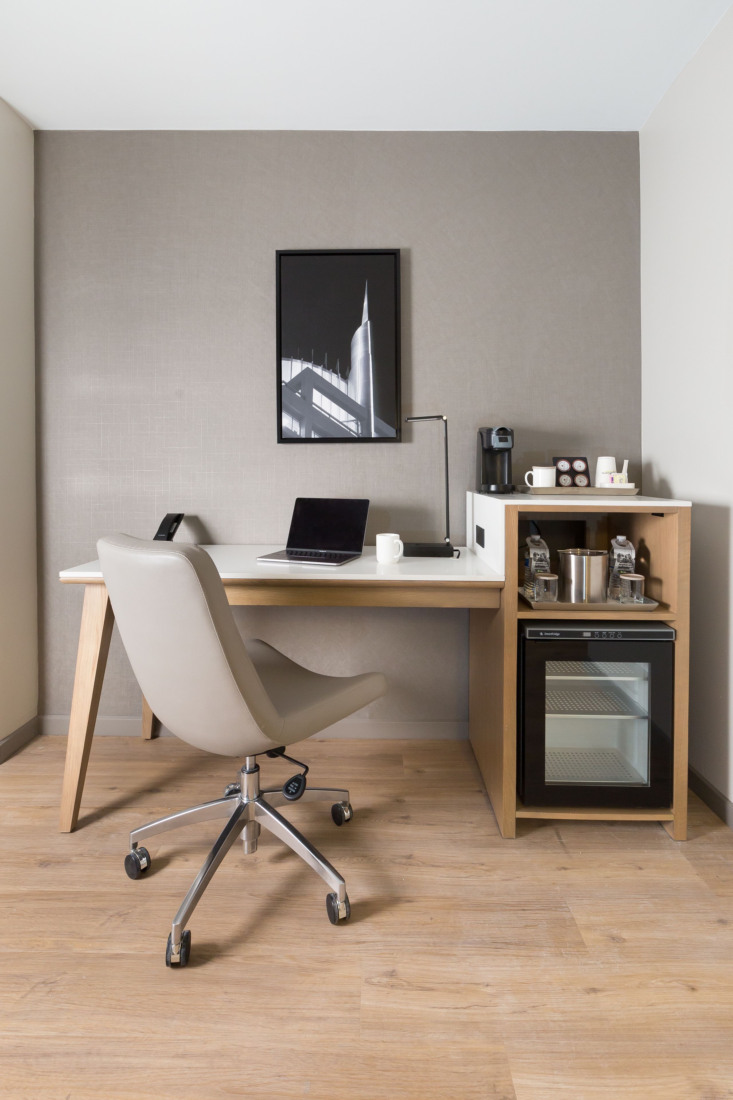 32-inch lcd tv with satellite channels, smart tv