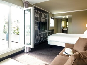 Phòng đôi Tiêu chuẩn, 1 giường đôi và sofa giường | Két bảo mật tại phòng, bàn, phòng cách âm 