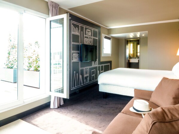 Standard Double Room, 1 Double Bed with Sofa bed | In-room safe, desk, soundproofing, free WiFi