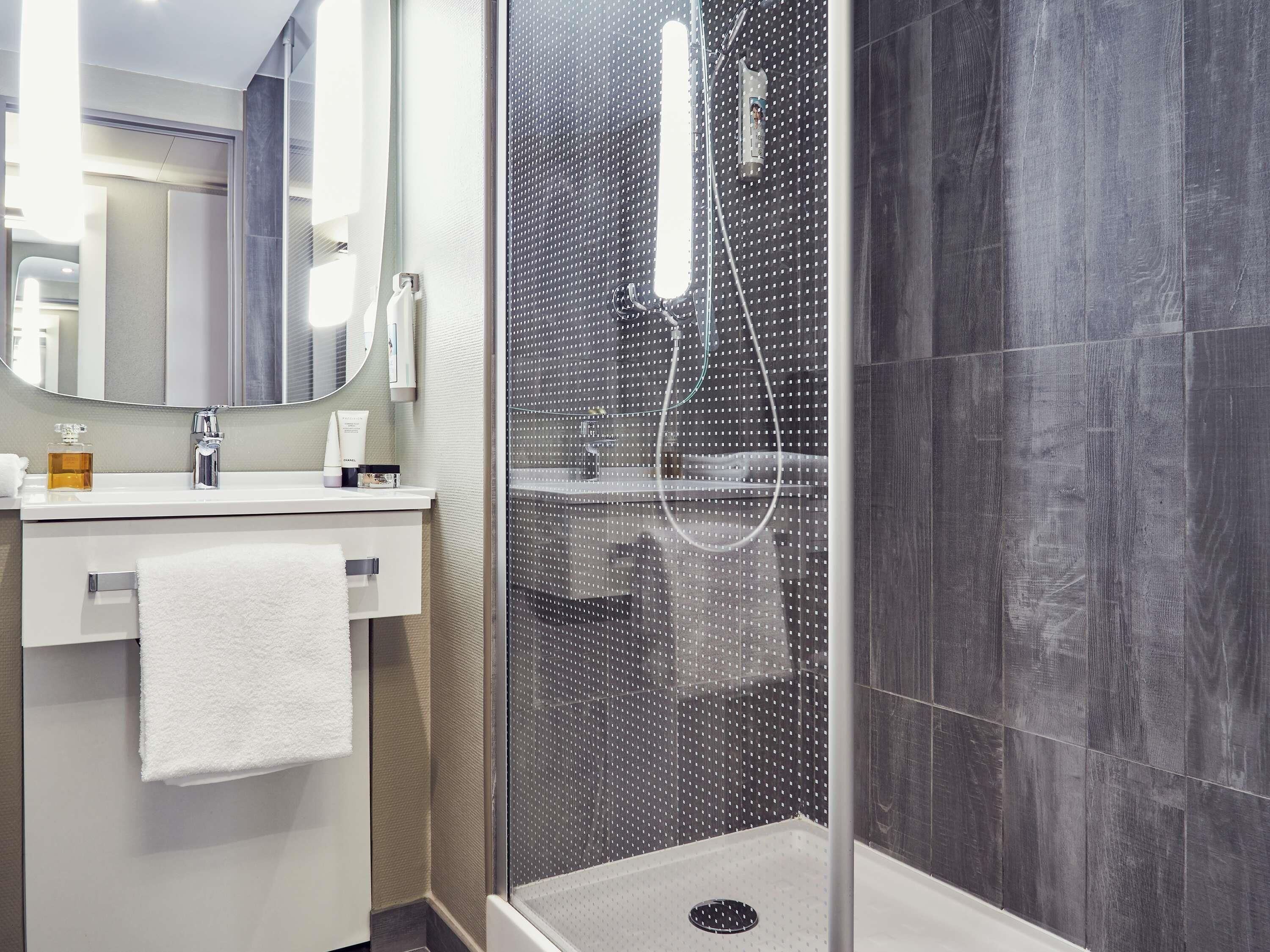Standard Double Room, 1 Double Bed | In-room safe, desk, soundproofing, free WiFi
