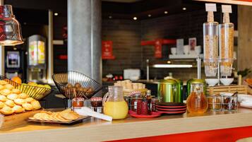 Colazione continentale, servita tutte le mattine (14.00 EUR a persona)