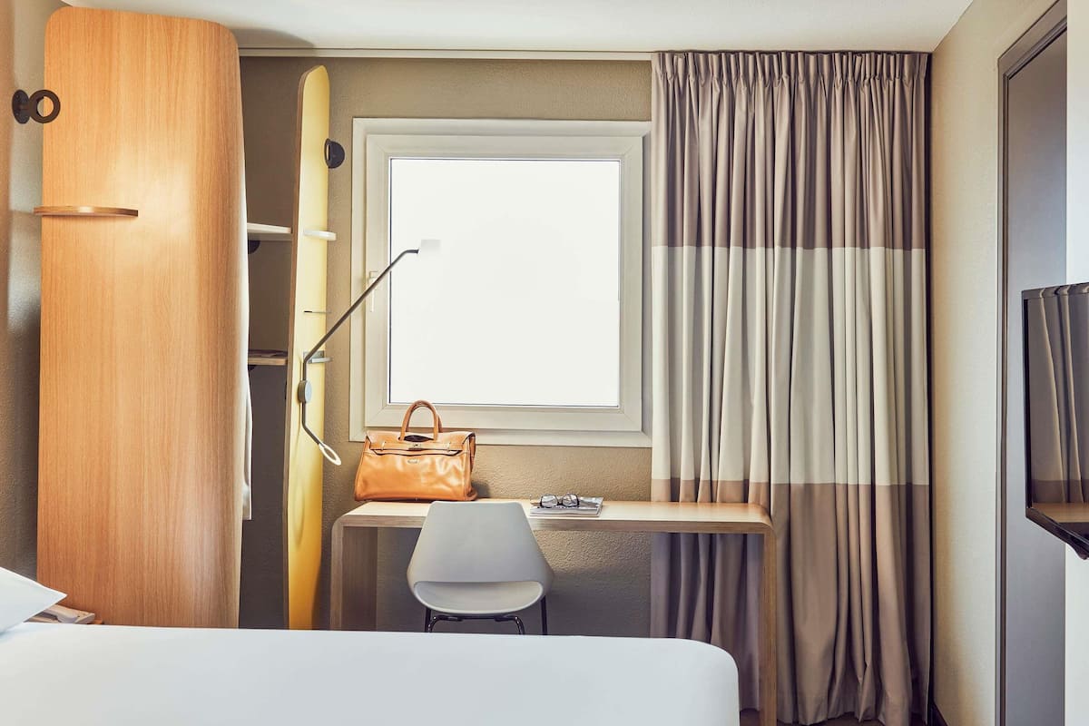 Habitación estándar doble, 1 cama doble | Caja fuerte, escritorio, sistema de insonorización y wifi gratis