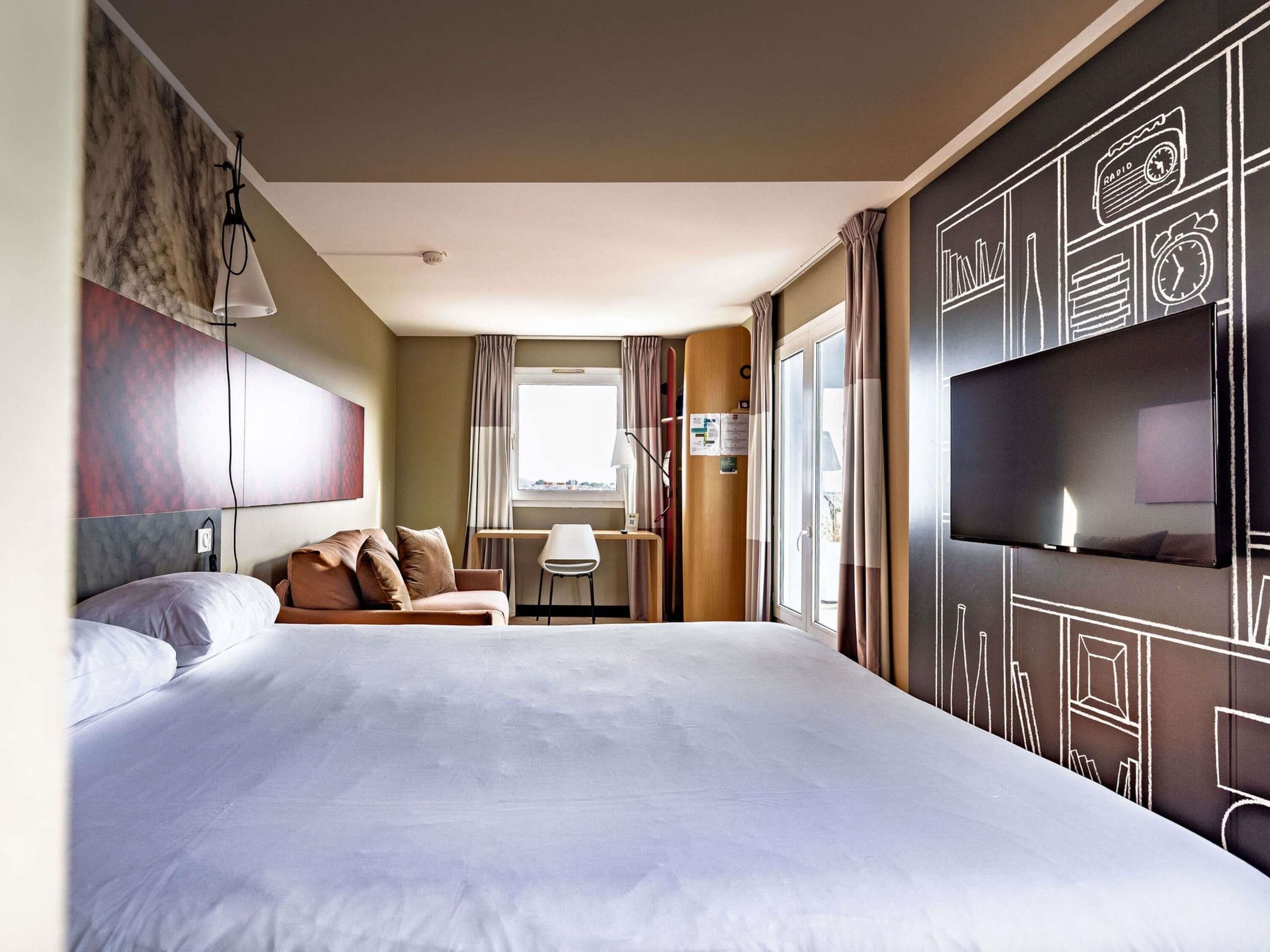 Een kluis op de kamer, een bureau, geluiddichte muren, gratis wifi