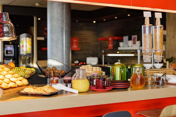 Sarapan Eropah setiap hari (EUR 14.00 seorang)