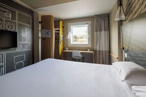 Chambre Double Standard, 1 lit double | Coffres-forts dans les chambres, bureau, chambres insonorisées