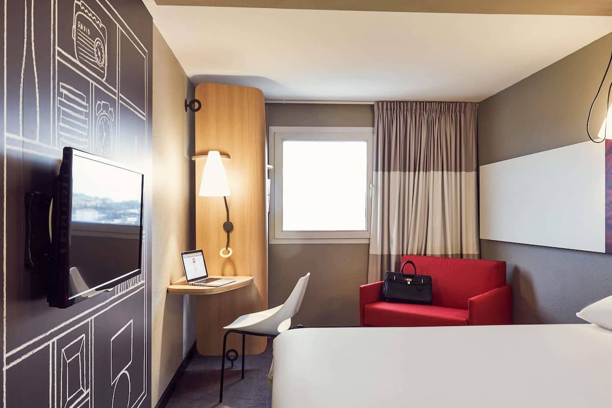 Standard Double Room, 1 Double Bed with Sofa bed | In-room safe, desk, soundproofing, free WiFi