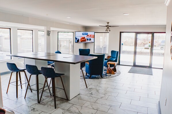 Sudah termasuk sarapan dibawa pulang setiap hari