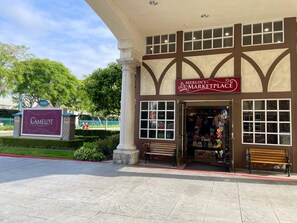 Exterior - Anaheim Camelot Inn & Suites (Anaheim)