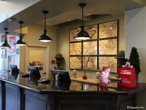 Interior entrance - Anaheim Camelot Inn & Suites (Anaheim)