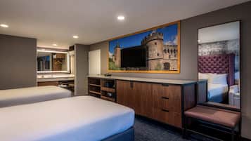 Habitación estándar, 2 camas Queen size | Caja de seguridad en la habitación y cortinas blackout