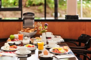 Daily full breakfast (EUR 19 per person)