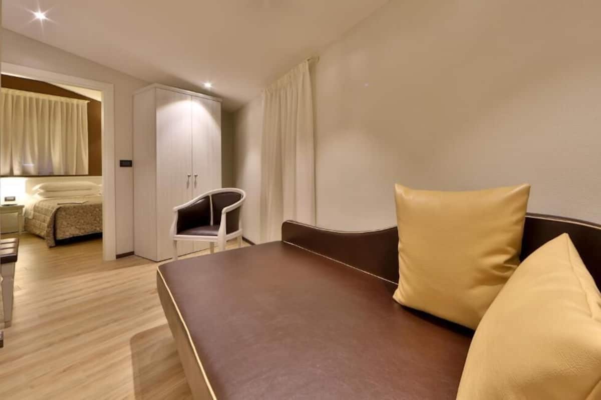 Minibar, desk, laptop workspace, WiFi (free)