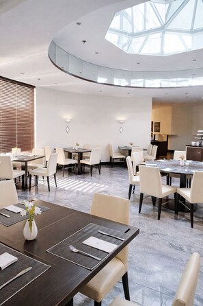 Déjeuner et dîner servis sur place