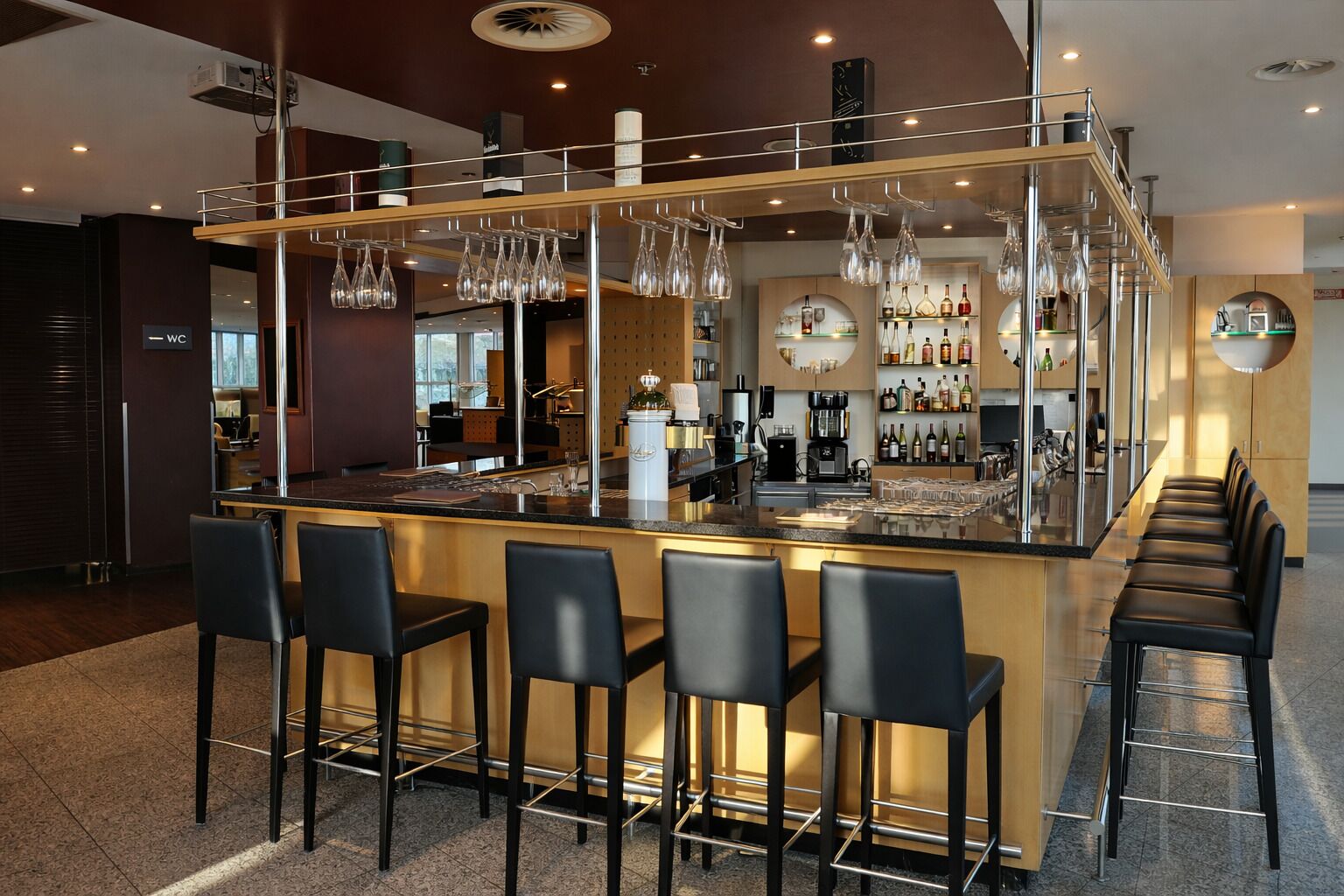 Bar (trong khuôn viên)