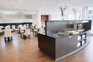 Café da manhã com buffet todos os dias (EUR 19 por pessoa) 