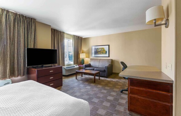 Deluxe Studio, 1 Double Bed with Sofa bed, Accessible, Non Smoking | Premium bedding, desk, iron/ironing board, free cribs/infant beds