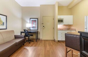 Deluxe Studio, Multiple Beds, Non Smoking | Premium bedding, desk, iron/ironing board, free cribs/infant beds