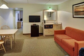 Standardzimmer, 1 King-Bett | Zimmersafe, Bügeleisen/Bügelbrett, kostenloses WLAN, Bettwäsche