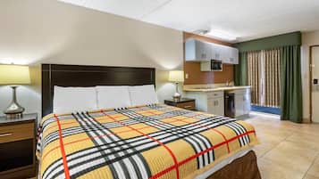 Efficiency, Suite, 1 cama de matrimonio grande, no fumadores | Escritorio, camas supletorias, wifi gratis y ropa de cama