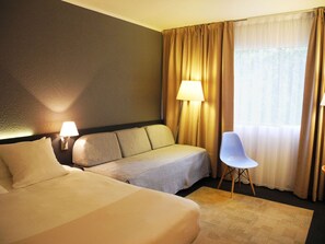 Ropa de cama de alta calidad, escritorio y cortinas blackout 