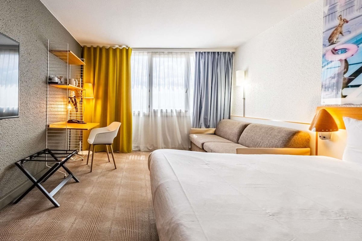 Habitación clásica, 1 cama matrimonial y sofá cama | Ropa de cama de alta calidad y minibar