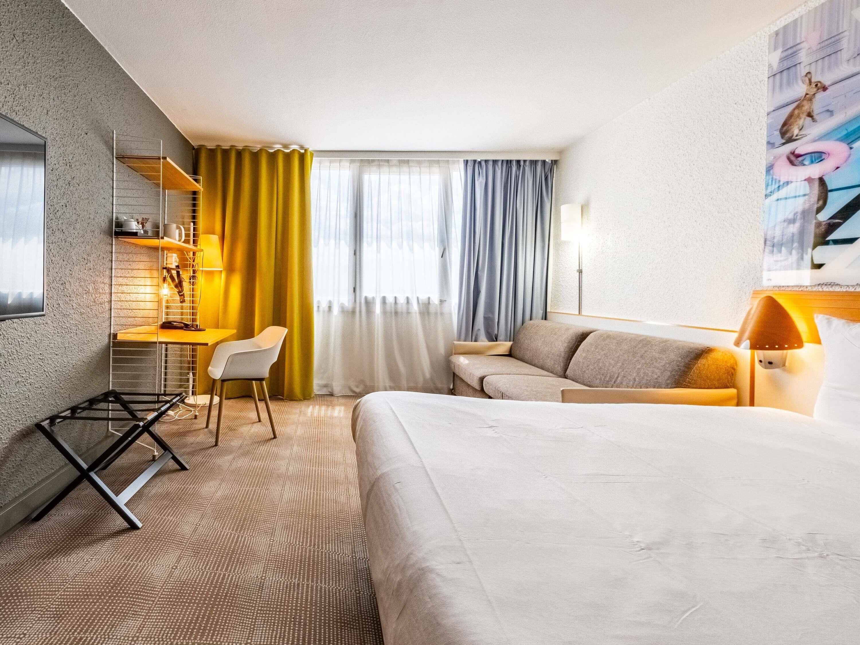 Habitación clásica, 1 cama matrimonial y sofá cama | Ropa de cama de alta calidad y minibar 