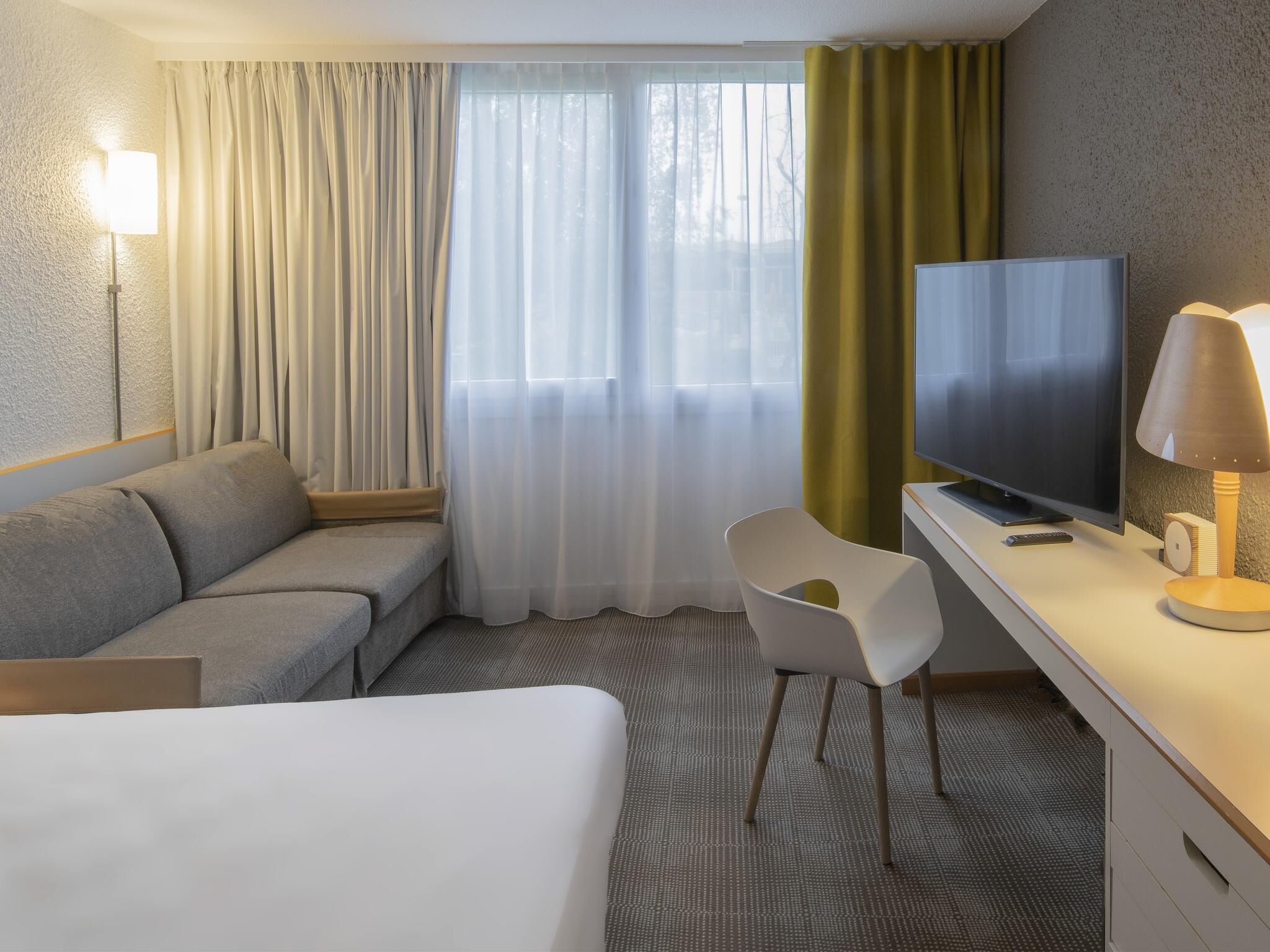 Habitación clásica, 1 cama matrimonial y sofá cama | Ropa de cama de alta calidad y minibar 