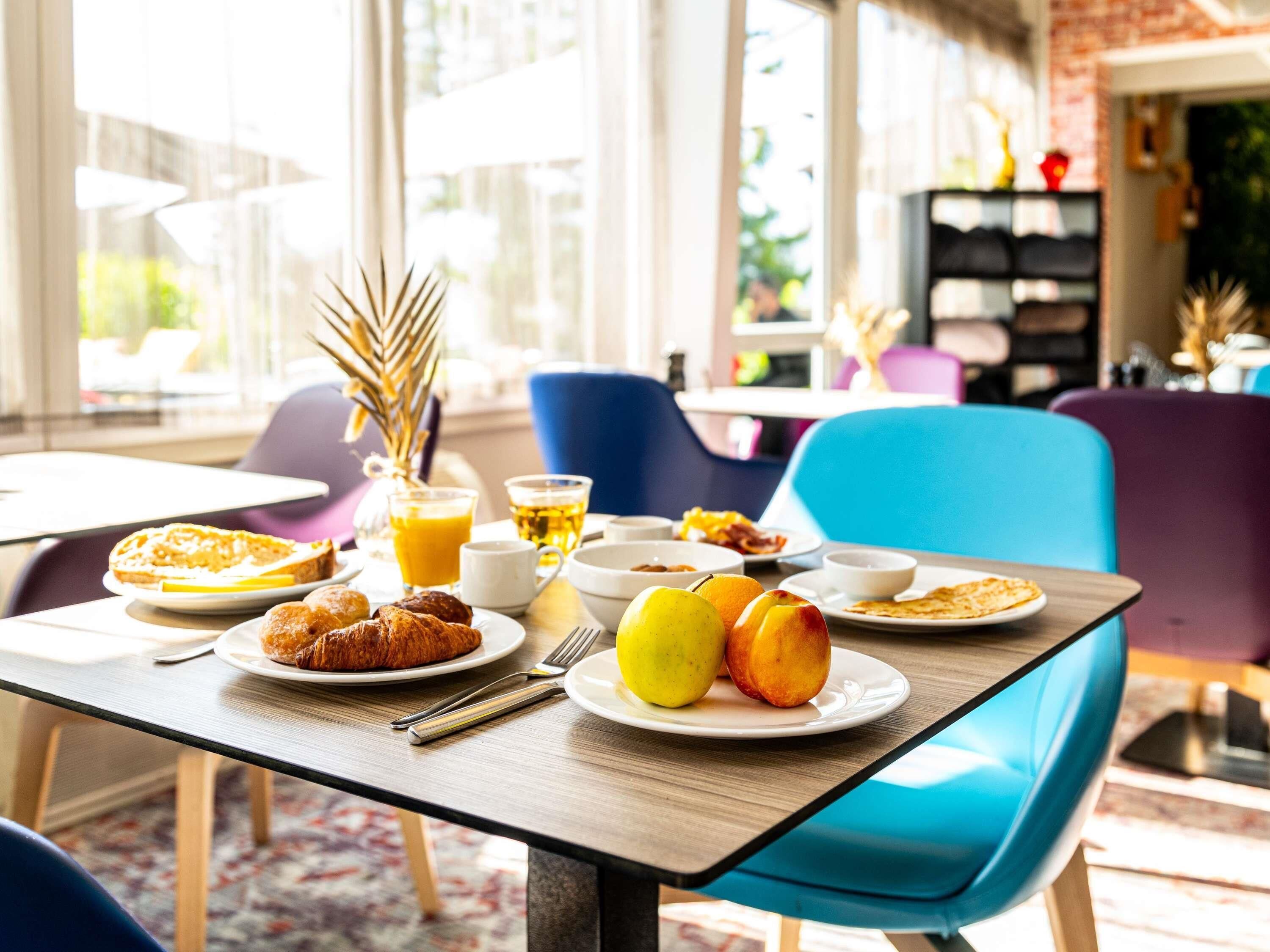 Daily buffet breakfast (EUR 19 per person)