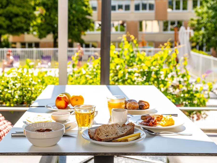 Petit déjeuner buffet servi tous les jours en supplément