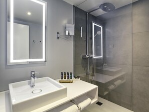 Hochwertige Bettwaren, Minibar, Zimmersafe, individuell eingerichtet