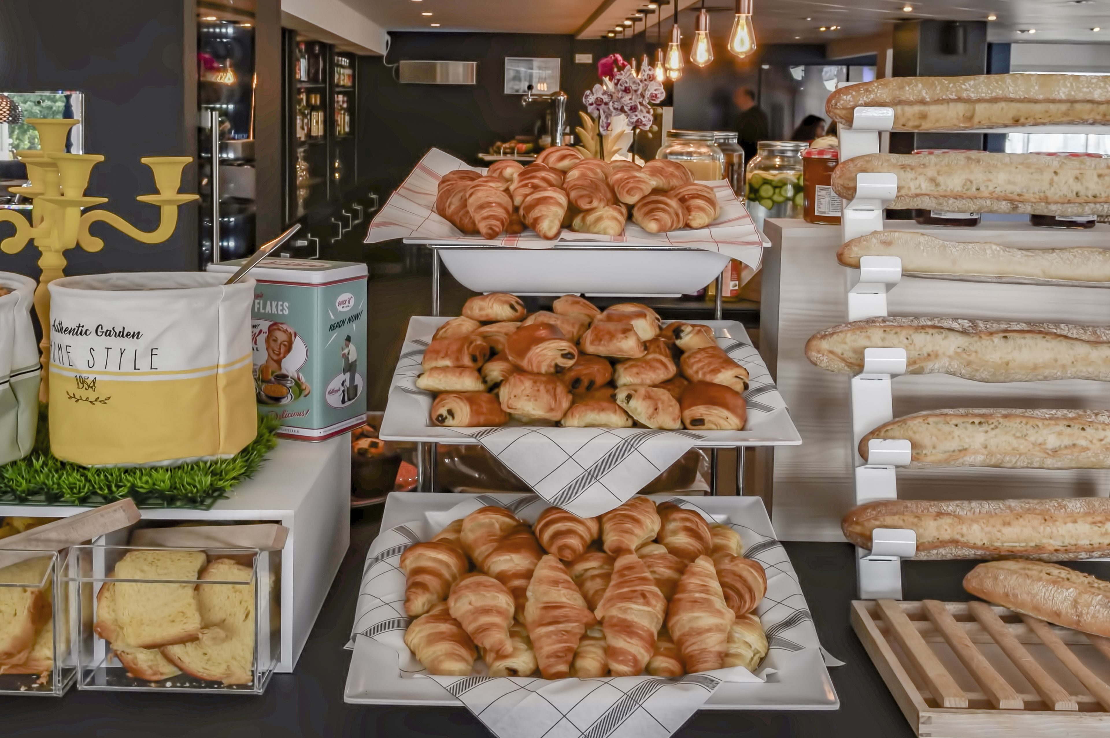 Daily buffet breakfast (EUR 19 per person)