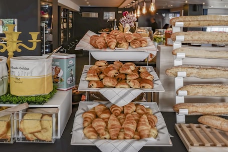 Daily buffet breakfast (EUR 19 per person)