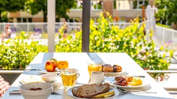 Petit déjeuner buffet servi tous les jours en supplément