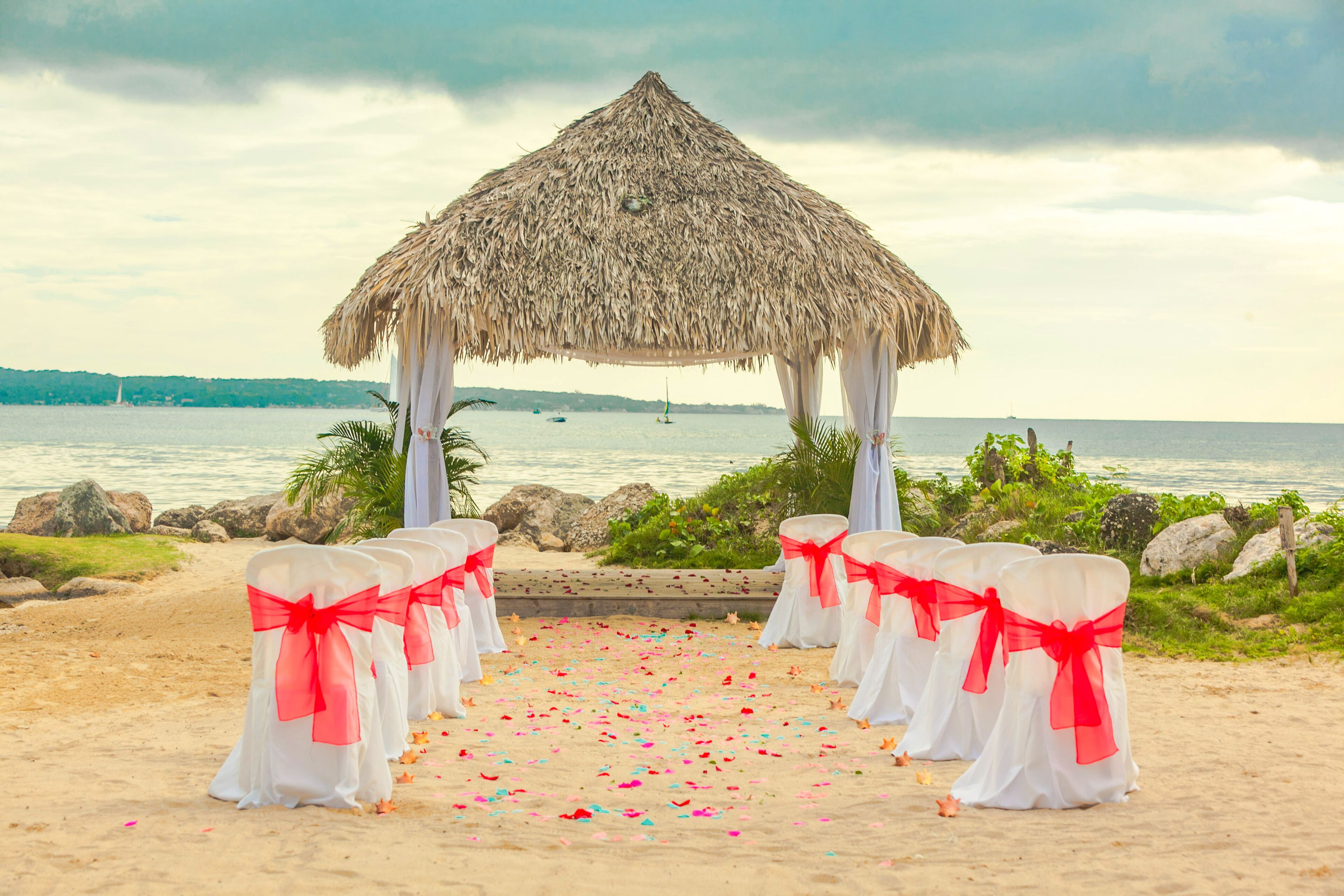 Private beach, white sand, sun loungers, beach towels
