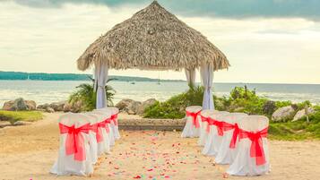 Private beach, white sand, sun loungers, beach towels