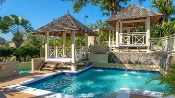 5 outdoor pools, pool umbrellas, sun loungers