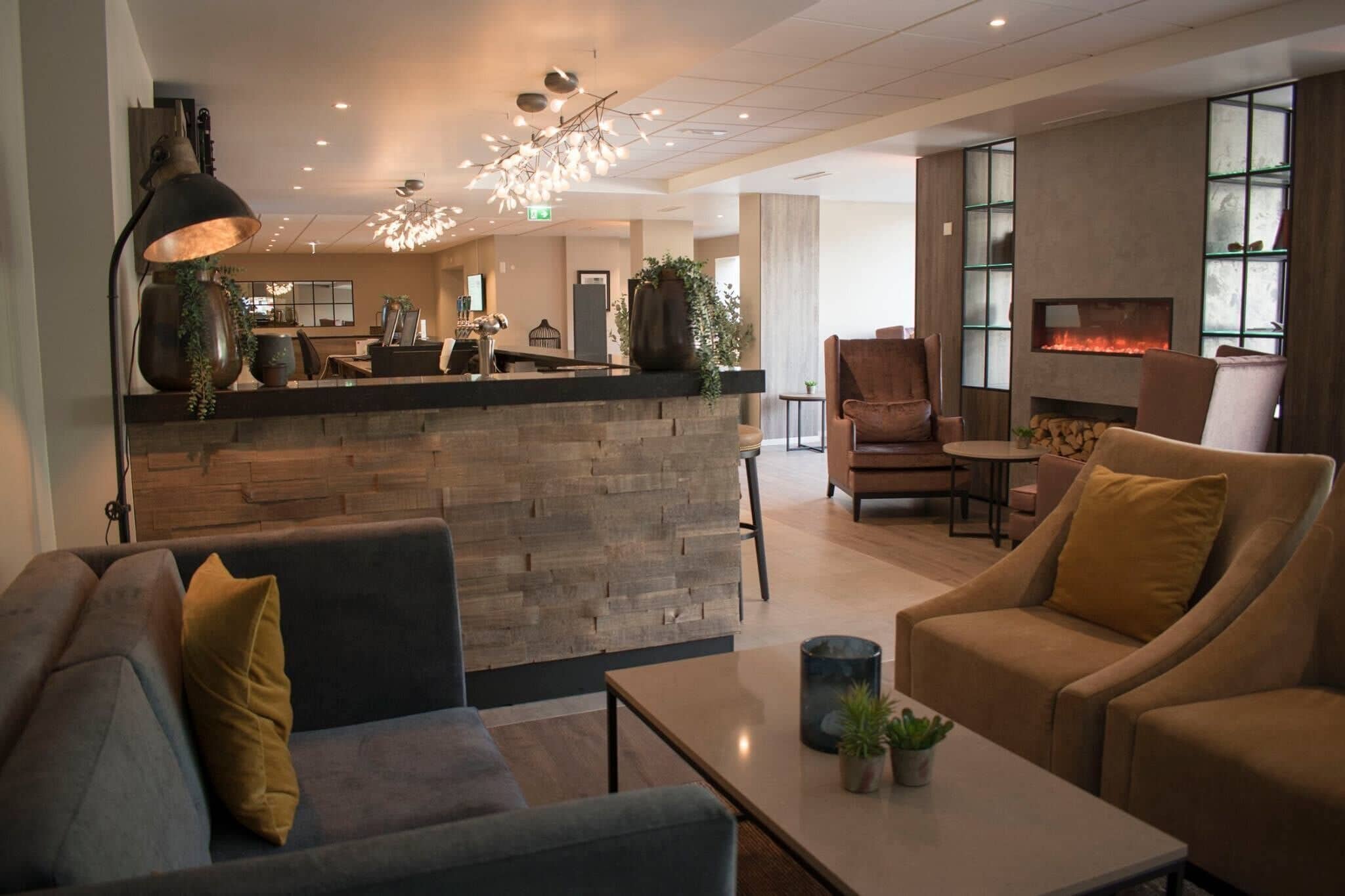 Lobby lounge