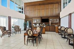 Café da manhã continental grátis todos os dias