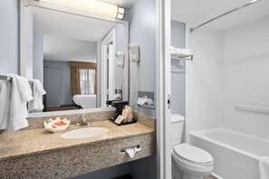 Combined shower/bathtub, eco-friendly toiletries, hair dryer, towels