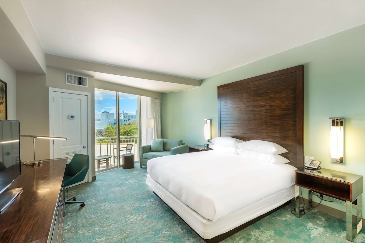 1 bedroom, premium bedding, in-room safe, desk
