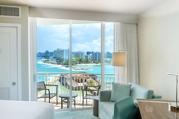 1 bedroom, premium bedding, in-room safe, desk at Caribe Hilton