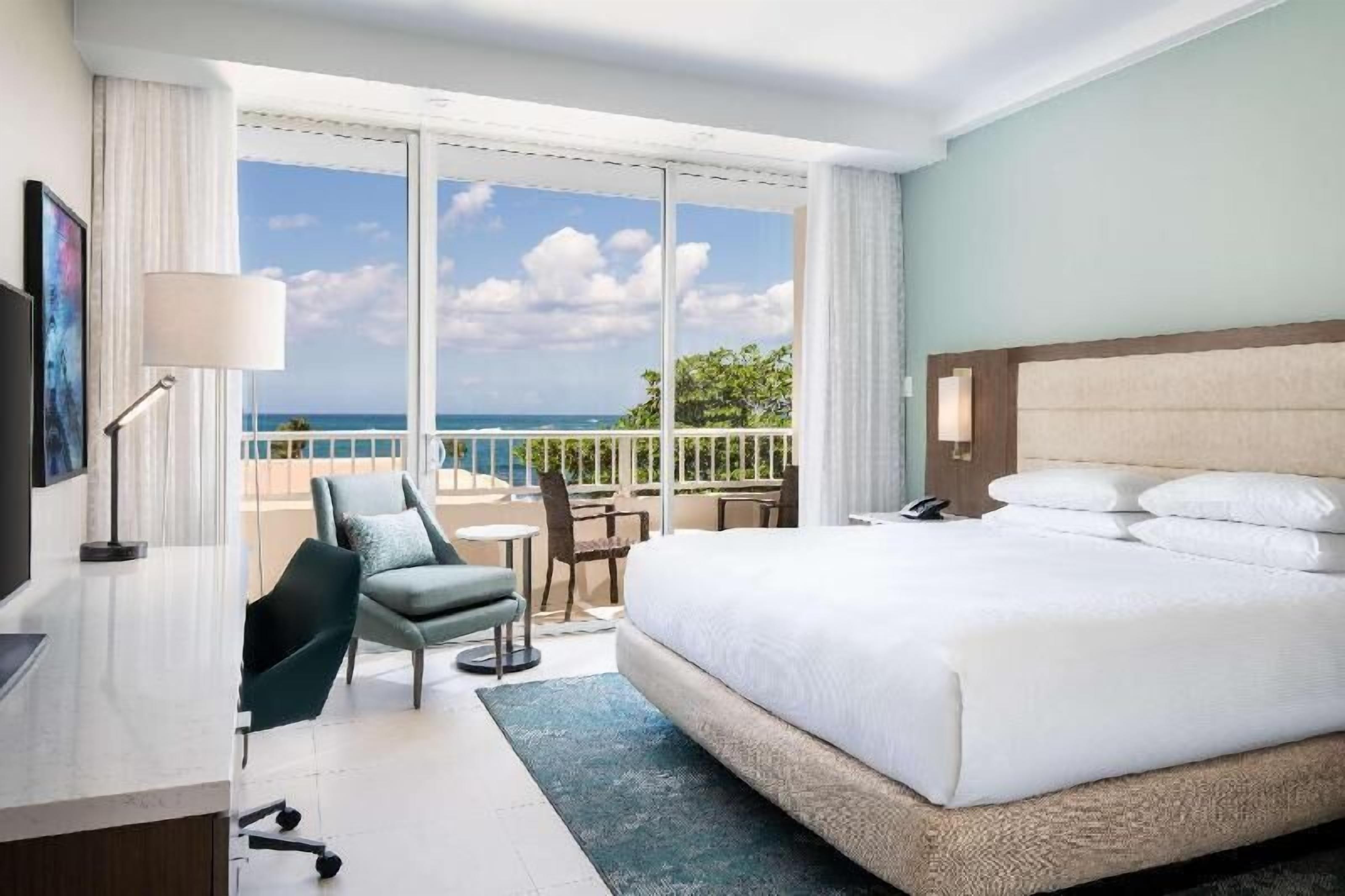 Premium bedding, in-room safe, desk, laptop workspace