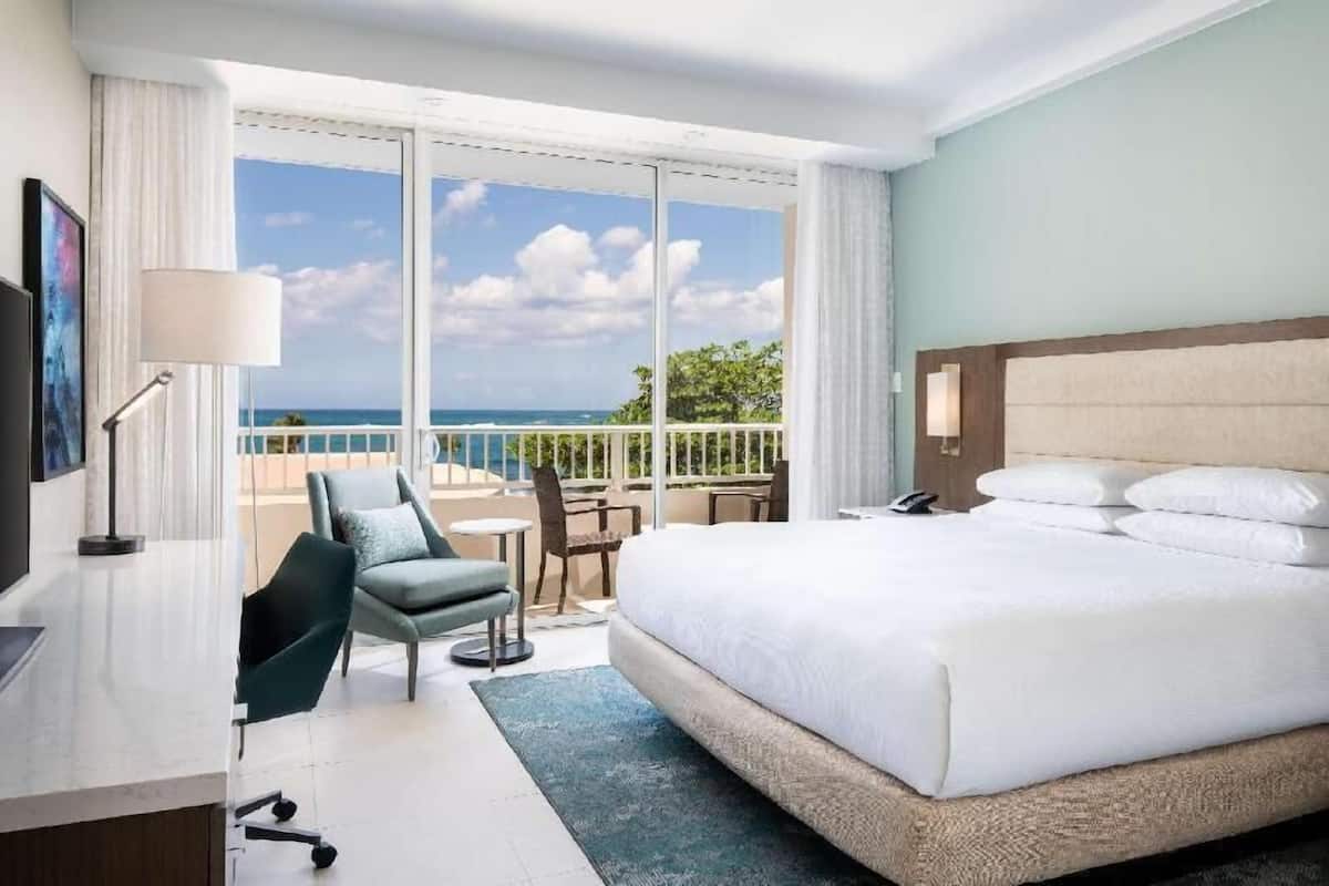 Sängtillbehör av högsta kvalitet och värdeförvaringsskåp på rummet