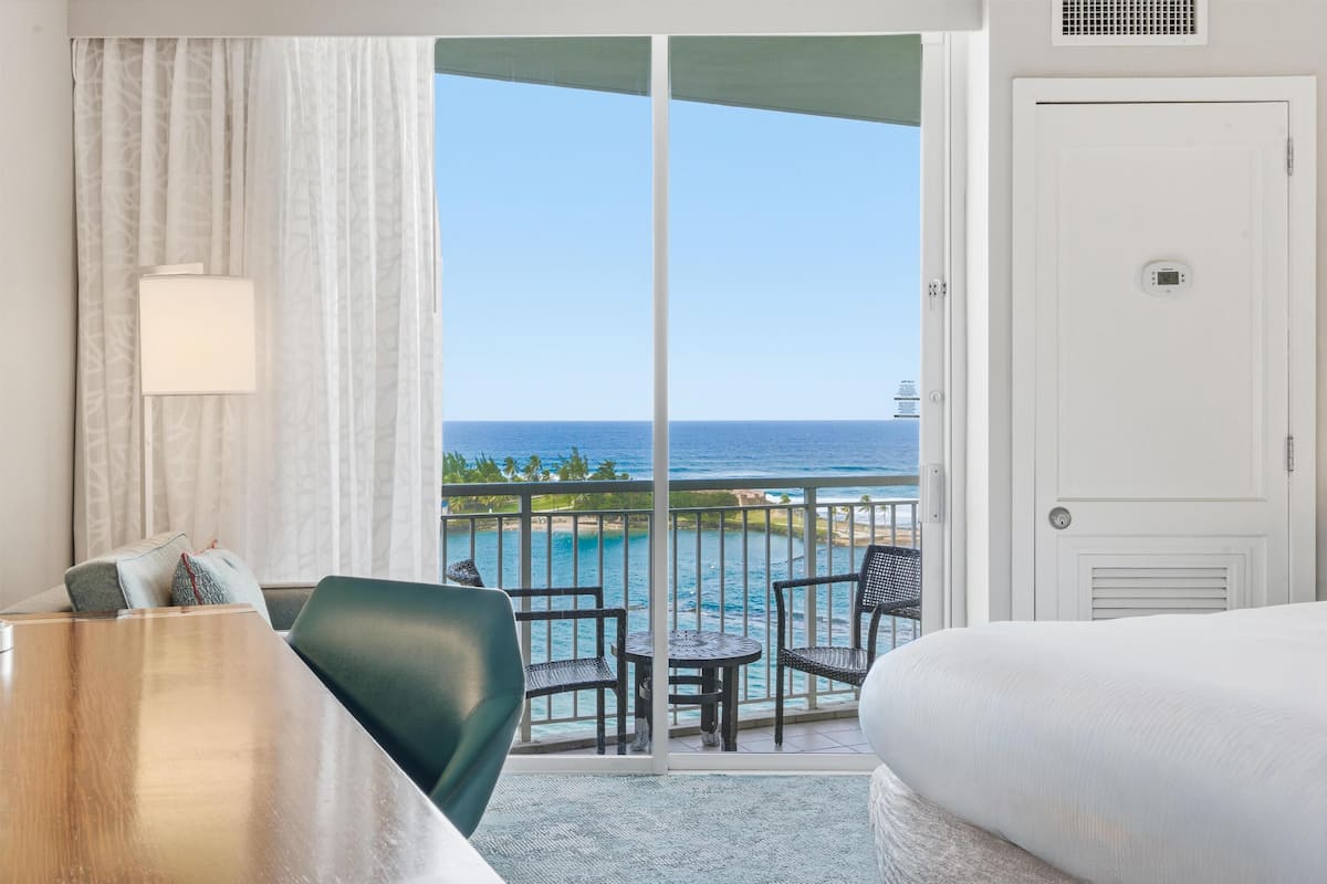 FAMILY CONNECTING JR SUITE - 1KNG / 2DBL | Premium bedding, in-room safe, desk, laptop workspace