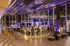2 Bars/Lounges, Bar im Pool, Poolbar