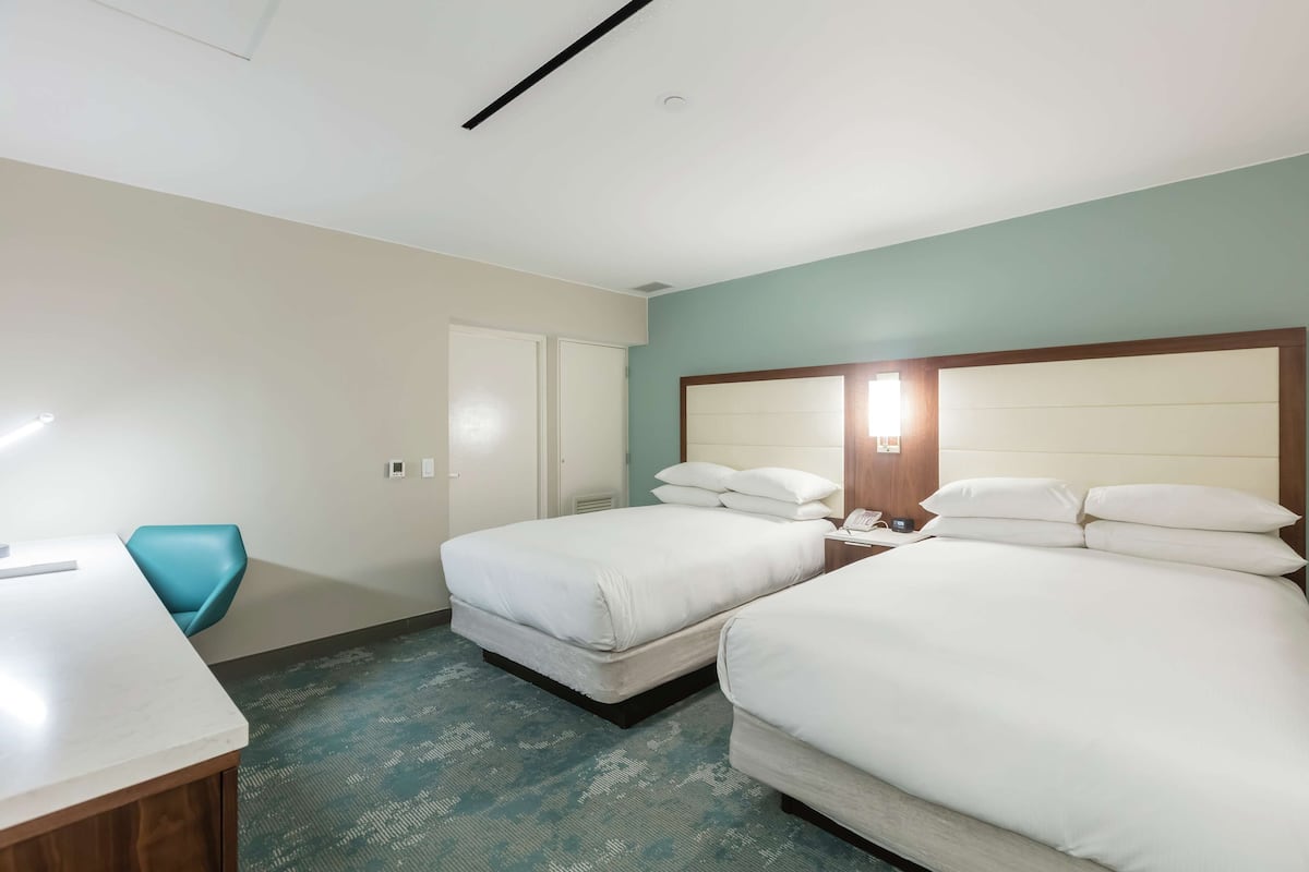 Suite, 2 Bedrooms, Ocean View (Wave Wing) | 1 bedroom, premium bedding, in-room safe, desk