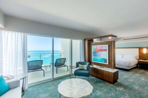 Habitación presidencial, 2 habitaciones, vistas al mar | Zona de estar | Televisión LCD de 27 pulgadas con canales por cable, una televisión