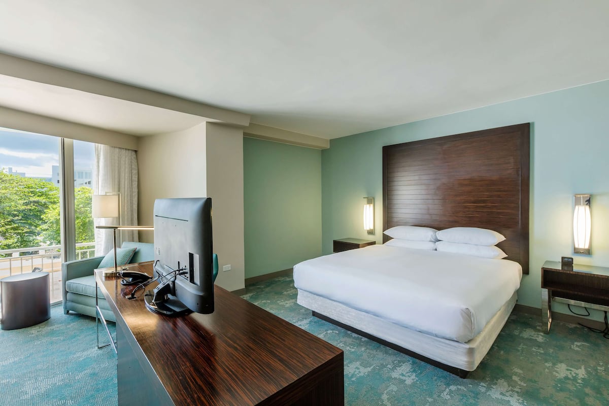 1 bedroom, premium bedding, in-room safe, desk